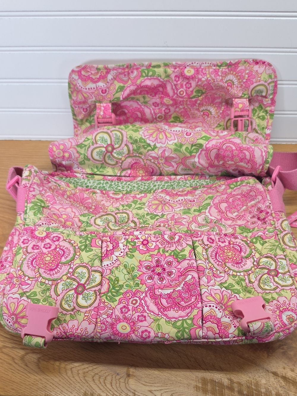 Vera Bradley Messenger Bag Retired Petal Pink - Picture 4 of 5